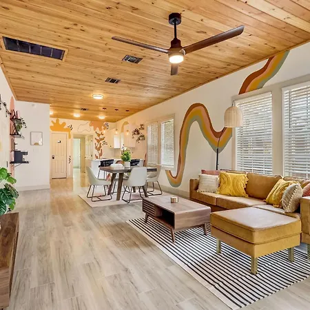 The Retro Retreat - Close To Downtown, Fort Sam